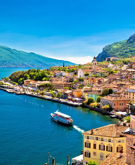 Diversità paesaggistica dalle alpi alle coste mediterranee